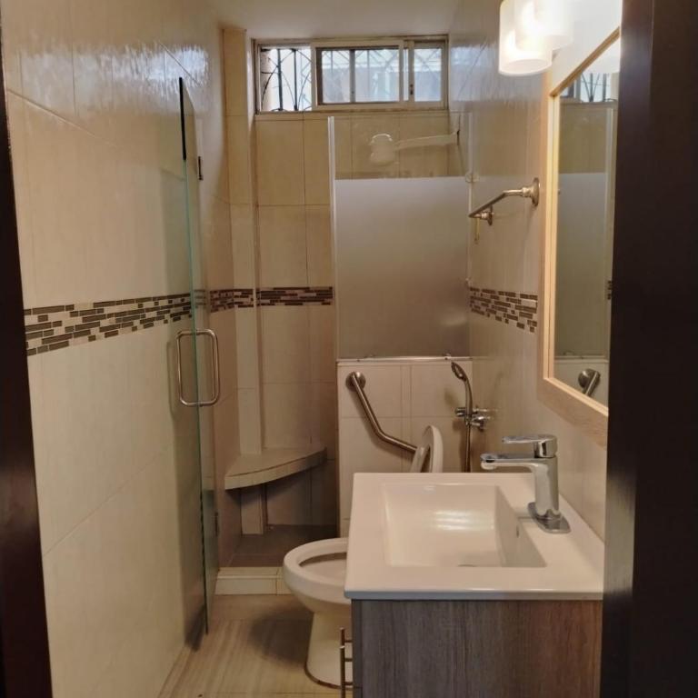 Dpto 2 habitaciones, parqueo privado, cerca del aeropuerto y la FAE - Two-Bedroom Apartment - 9