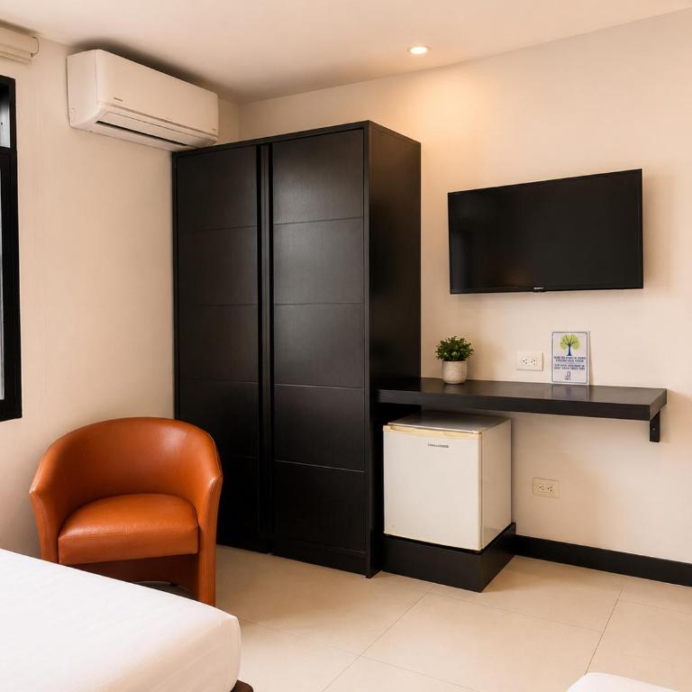 Hotel Habitat San Antonio - Twin Room with Bath - 5
