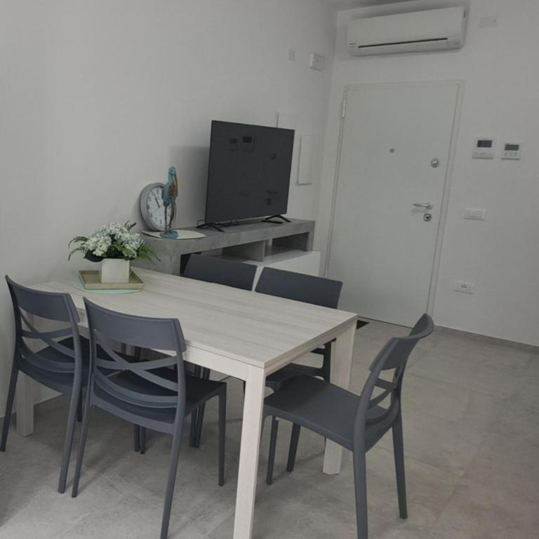 Shyla's House - Two-Bedroom Deluxe Apartment with Garden View - 15