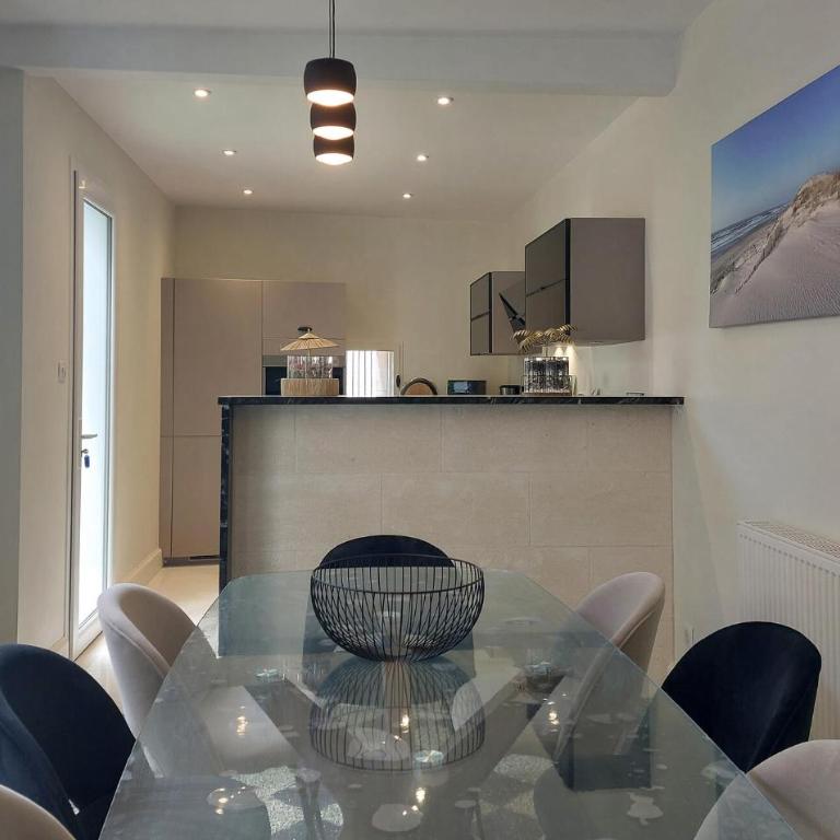 Charmante Maison Proche Plage - Three-Bedroom Townhouse - 5