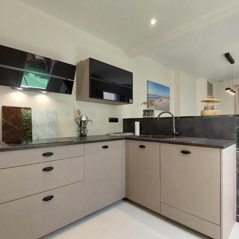 Charmante Maison Proche Plage - Three-Bedroom Townhouse - 7