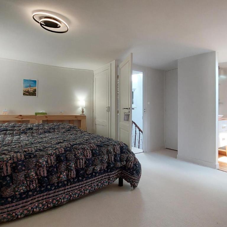 Charmante Maison Proche Plage - Three-Bedroom Townhouse - 10