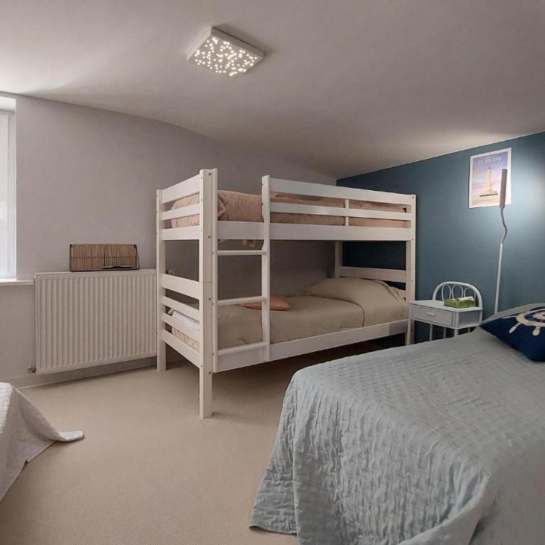Charmante Maison Proche Plage - Three-Bedroom Townhouse - 11