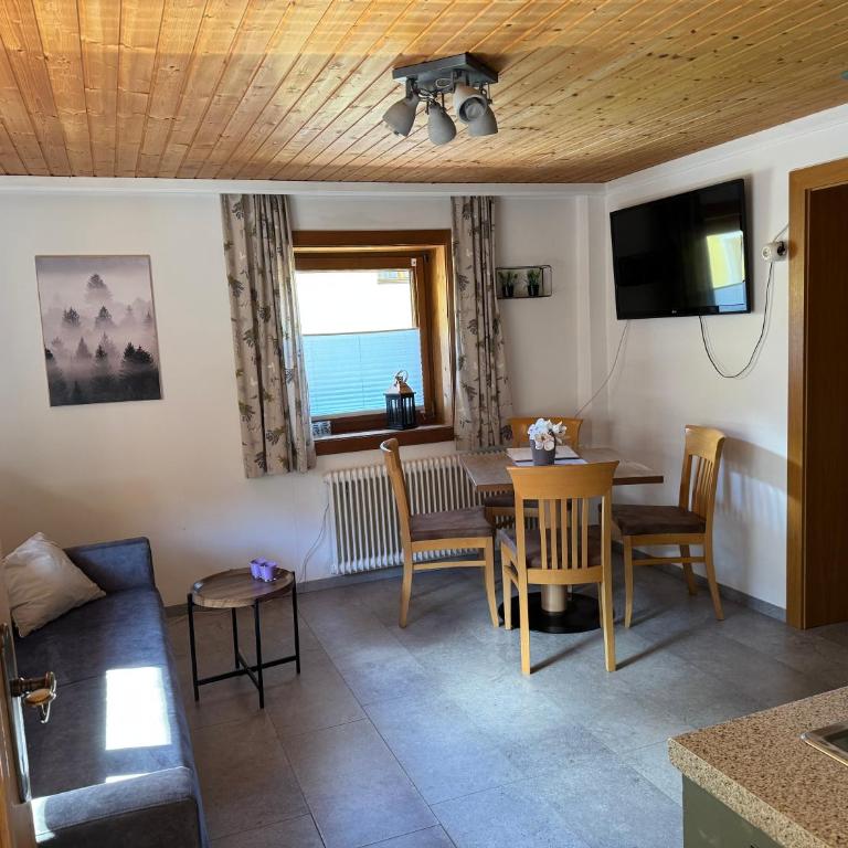 Pension Embacher GmbH & Co KG - Apartment mit 1 Schlafzimmer und Terrasse - 4