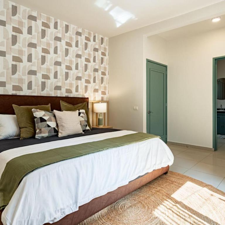 Spacious Condesa Stay, Rooftop Dining, BBQ - Vacation Home - 90