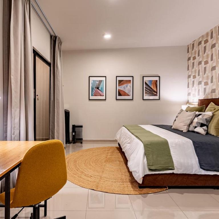 Spacious Condesa Stay, Rooftop Dining, BBQ - Vacation Home - 91