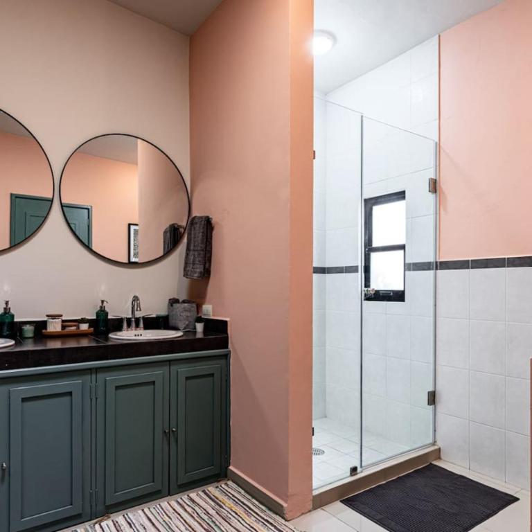 Spacious Condesa Stay, Rooftop Dining, BBQ - Vacation Home - 98