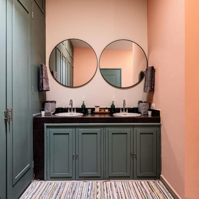 Spacious Condesa Stay, Rooftop Dining, BBQ - Vacation Home - 100