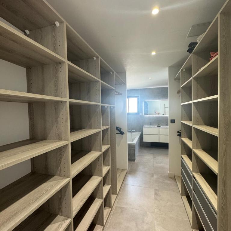 Villa-Metro-Tram-10pe-Pool-Air conditioning-Gym - Villa - 14