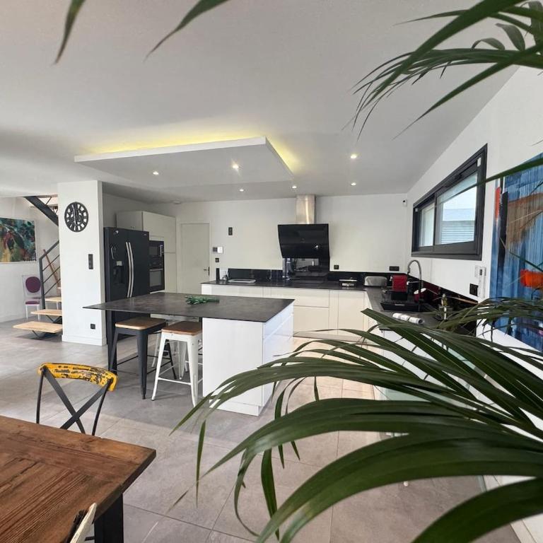 Villa-Metro-Tram-10pe-Pool-Air conditioning-Gym - Villa - 42