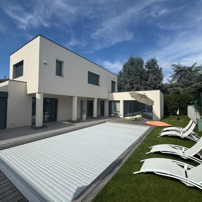 Villa-Metro-Tram-10pe-Pool-Air conditioning-Gym - Villa - 52