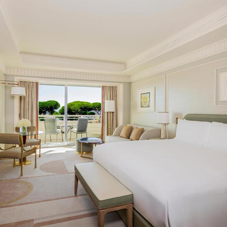 Rome Cavalieri, A Waldorf Astoria Hotel - Premier Family Connecting Room - 1