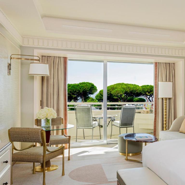 Rome Cavalieri, A Waldorf Astoria Hotel - Premier Deluxe Twin Room with Two Twin Beds and Park View - 2