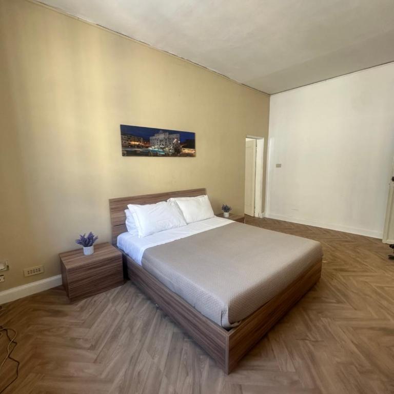 Three Separate Homes In Historic Areas of Rome, Two Next to The Colosseum, One Next to The Vatican, Both Near Metro Stations - Appartamento Familiare con 2 Camere da Letto e Vista - 3