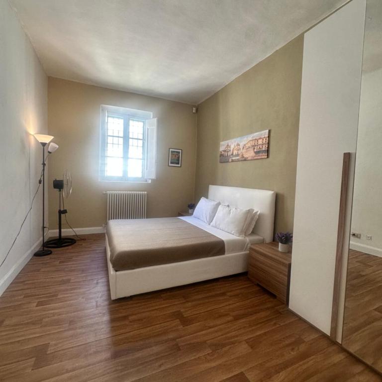 Three Separate Homes In Historic Areas of Rome, Two Next to The Colosseum, One Next to The Vatican, Both Near Metro Stations - Appartamento Familiare con 2 Camere da Letto e Vista - 7