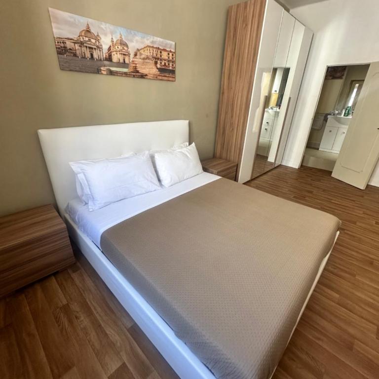 Three Separate Homes In Historic Areas of Rome, Two Next to The Colosseum, One Next to The Vatican, Both Near Metro Stations - Appartamento Familiare con 2 Camere da Letto e Vista - 9
