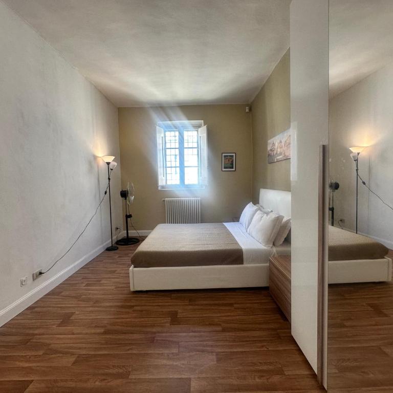 Three Separate Homes In Historic Areas of Rome, Two Next to The Colosseum, One Next to The Vatican, Both Near Metro Stations - Appartamento Familiare con 2 Camere da Letto e Vista - 11