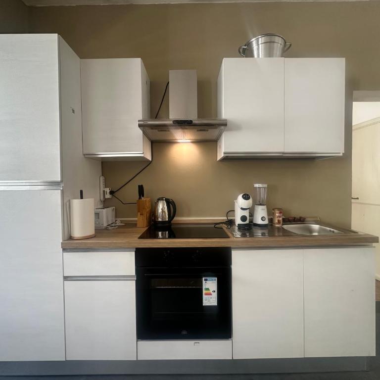 Three Separate Homes In Historic Areas of Rome, Two Next to The Colosseum, One Next to The Vatican, Both Near Metro Stations - Appartamento Familiare con 2 Camere da Letto e Vista - 13