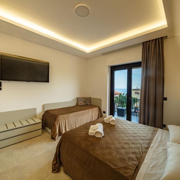 Suite Apartment Taormina - Camera Matrimoniale Deluxe con Balcone e Vista Mare - 5