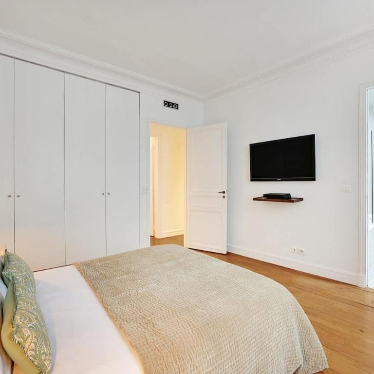 Marais 2B with Balcony - Two-Bedroom Apartment - 4