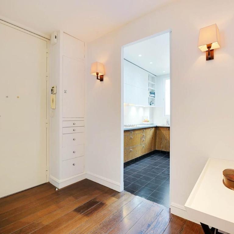 Marais 2B with Balcony - Two-Bedroom Apartment - 12