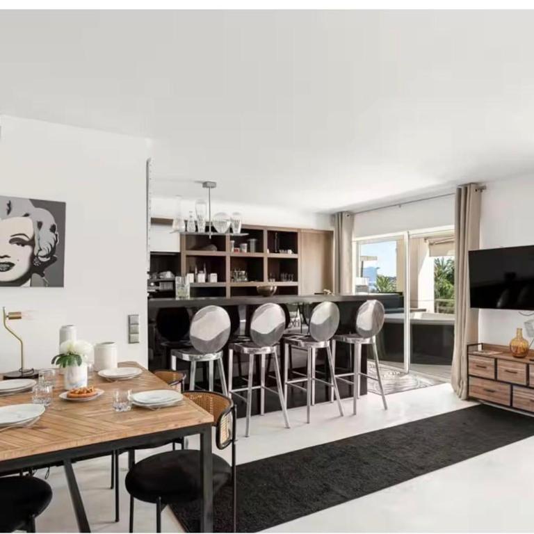 Luxueux 100m2 Croisette 5 étoiles - Vue mer Terrasse & Jacuzzi - Accès direct plage Miramar - Appartement 2 Chambres avec Terrasse et Vue sur la Mer - 7