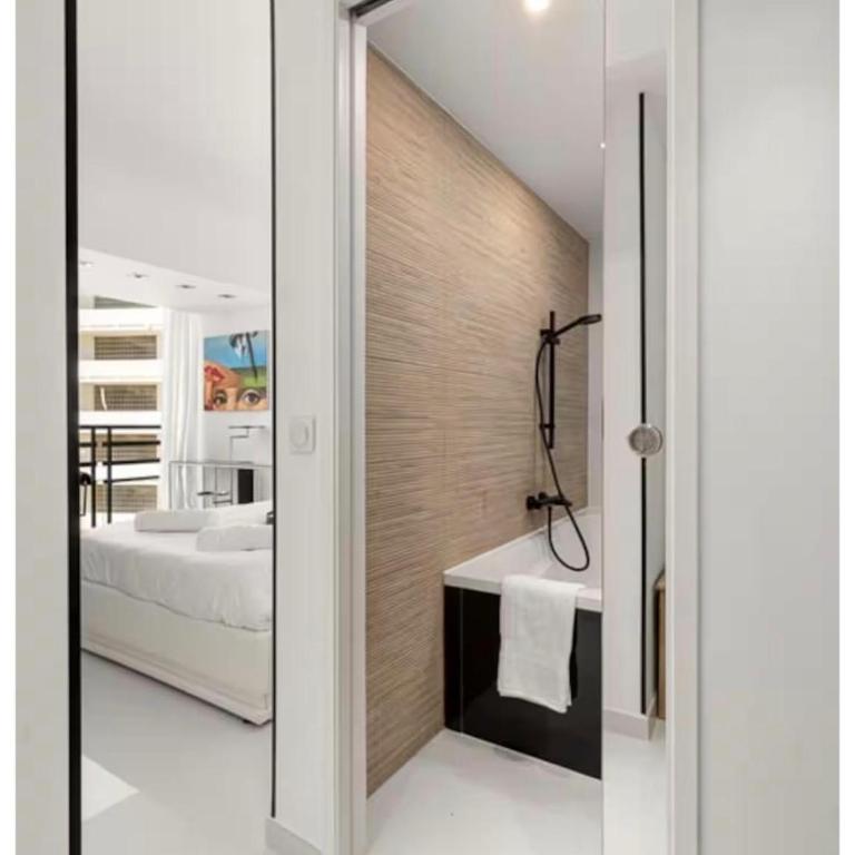 Luxueux 100m2 Croisette 5 étoiles - Vue mer Terrasse & Jacuzzi - Accès direct plage Miramar - Appartement 2 Chambres avec Terrasse et Vue sur la Mer - 19