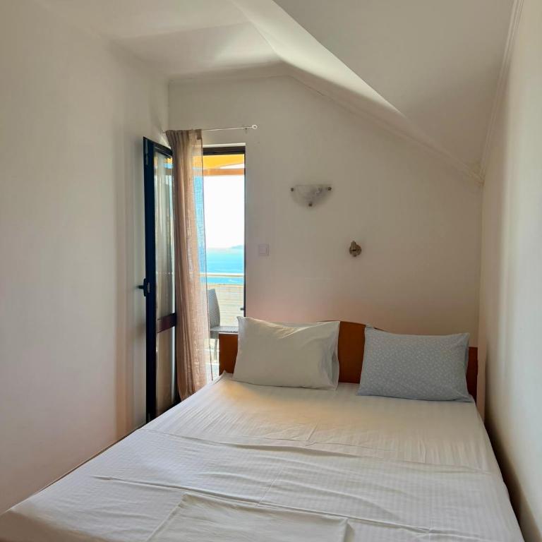 Apartments Herceg Novi - Two-Bedroom Apartment with Balcony and Sea View (4 Adults) - 6
