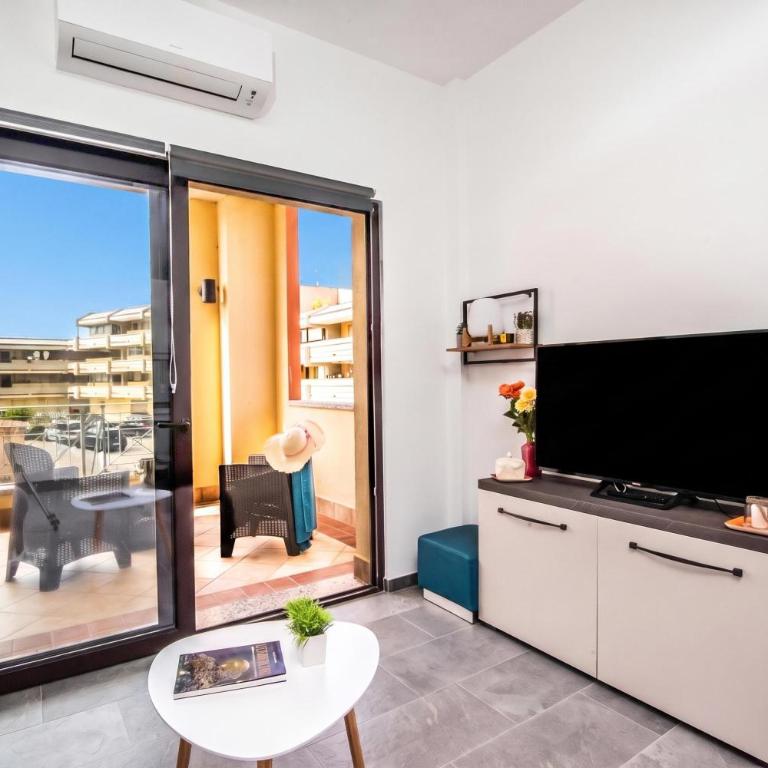 Always Traveling Near The City Center - Happy Rentals - Studio with Balcony - 1