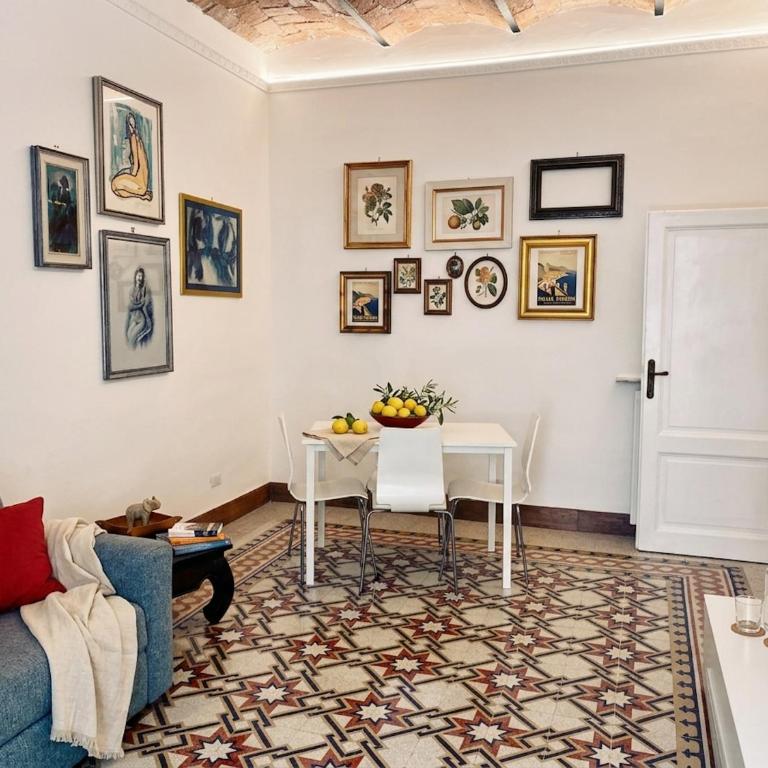 Porta Labicana House -10 minutes from Termini Station - Appartamento con 2 Camere da Letto - 24
