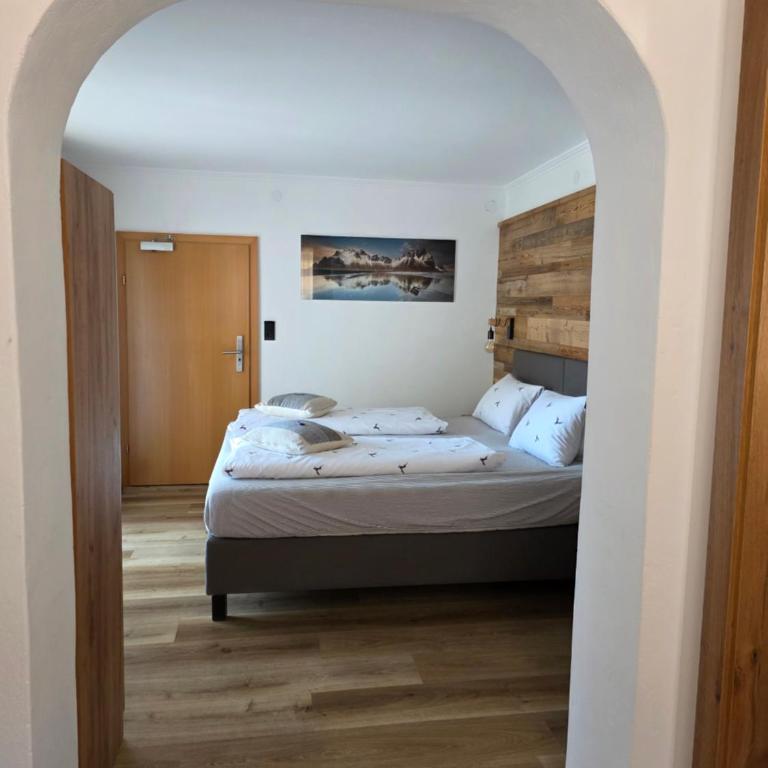 Pension Embacher GmbH & Co KG - Deluxe Familienzimmer - 7