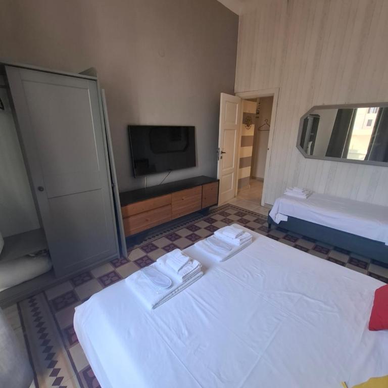 5 Terre Home - One-Bedroom Apartment - 14