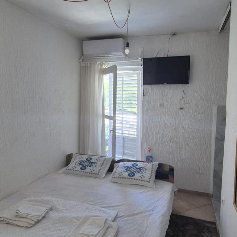 Edessa Apartment - Studio with Balcony - 4