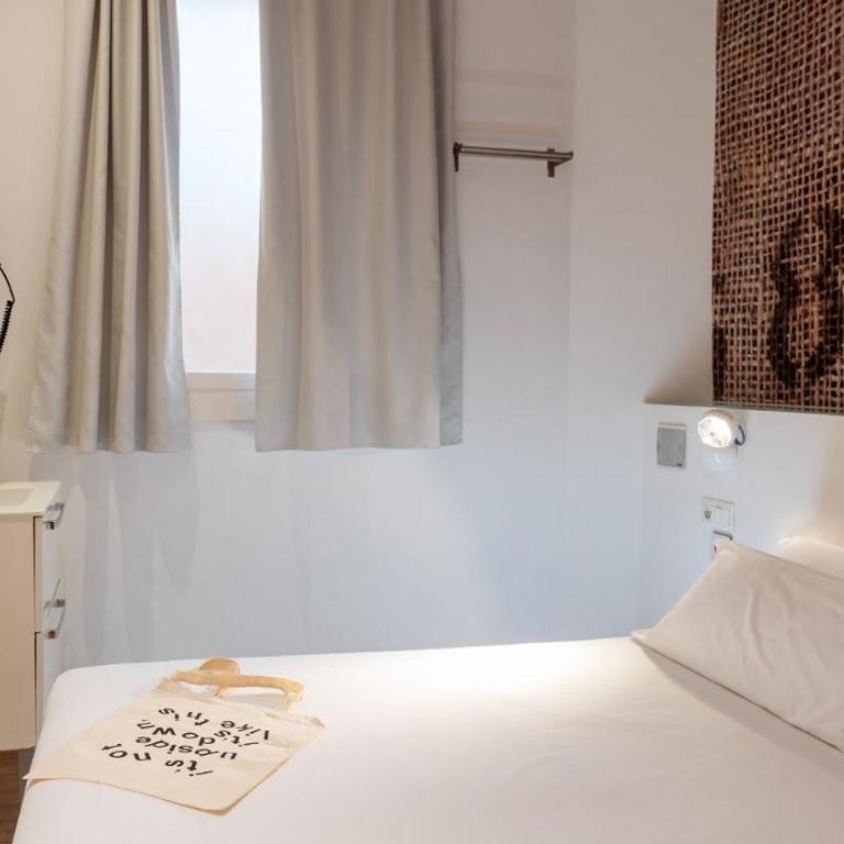 Chic & Basic Tallers Hostal - Habitación Doble - 5