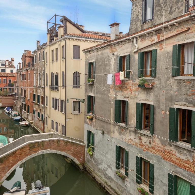 Ca' D'Oro Canal View Apartment - 2 Bedrooms - Two-Bedroom Apartment - 1