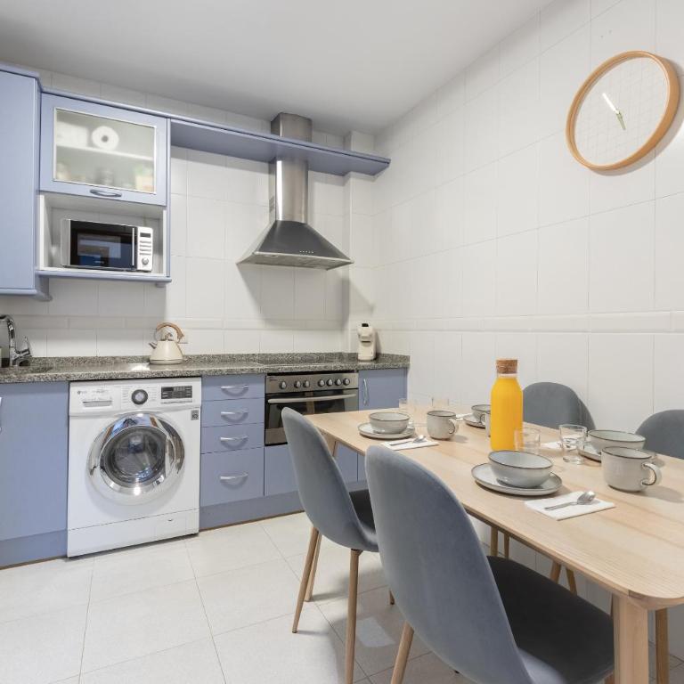Live Old Town Bilbao - Three-Bedroom Superior Apartment - 30