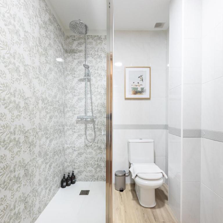 Live Old Town Bilbao - Three-Bedroom Superior Apartment - 16