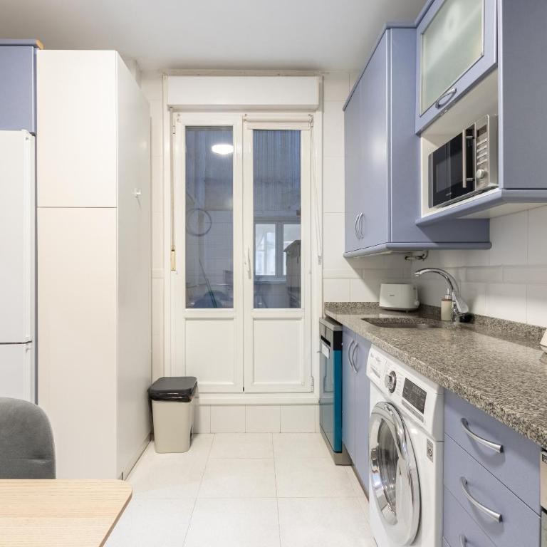 Live Old Town Bilbao - Three-Bedroom Superior Apartment - 29