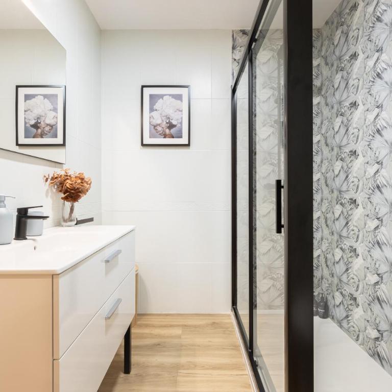 Live Old Town Bilbao - Three-Bedroom Superior Apartment - 23