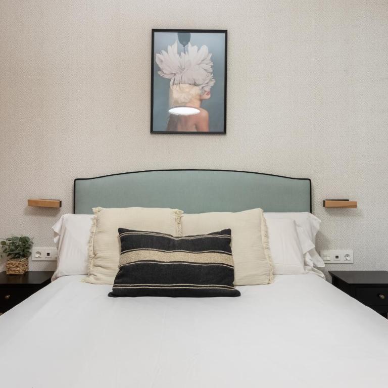 Live Old Town Bilbao - Three-Bedroom Superior Apartment - 13