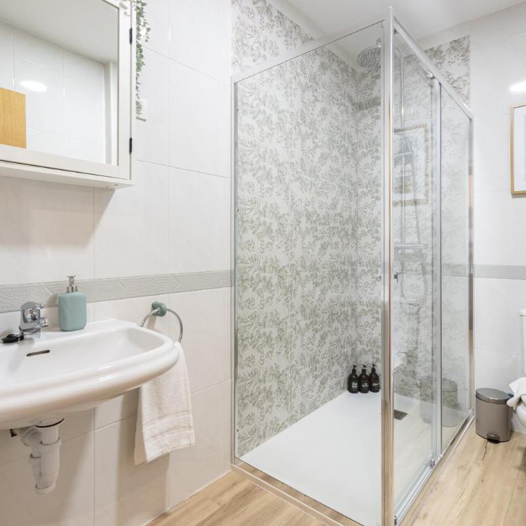 Live Old Town Bilbao - Three-Bedroom Superior Apartment - 15
