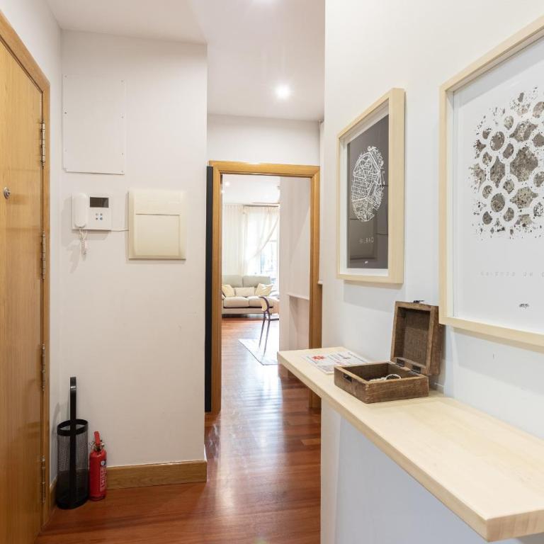 Live Old Town Bilbao - Three-Bedroom Superior Apartment - 36