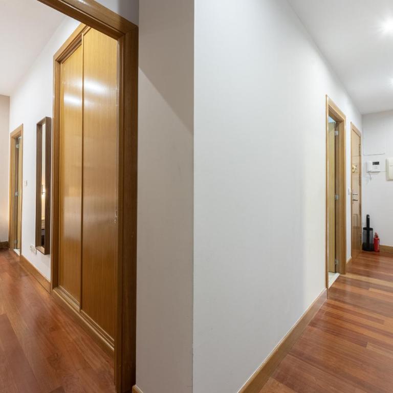 Live Old Town Bilbao - Three-Bedroom Superior Apartment - 35