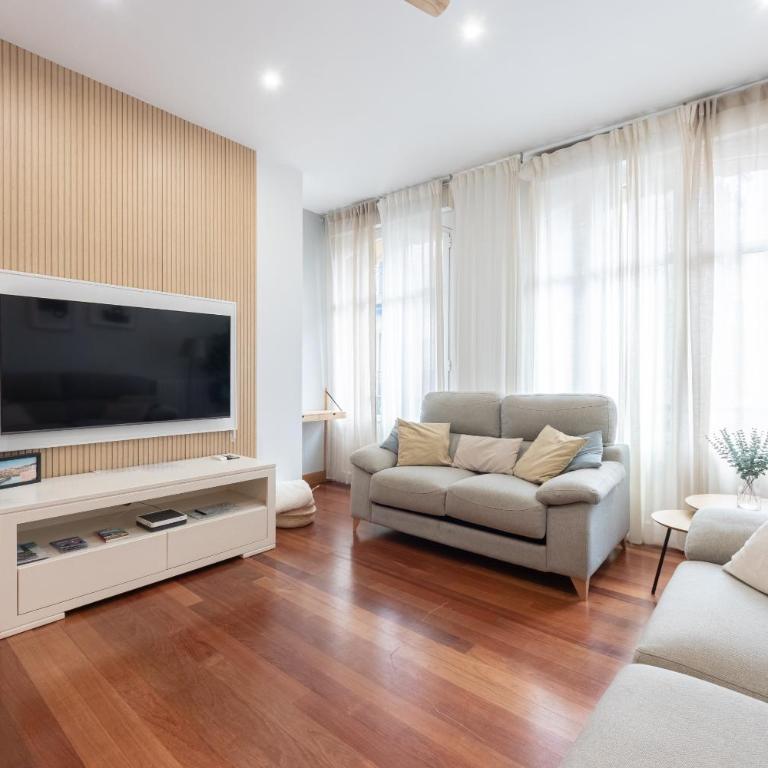 Live Old Town Bilbao - Three-Bedroom Superior Apartment - 11