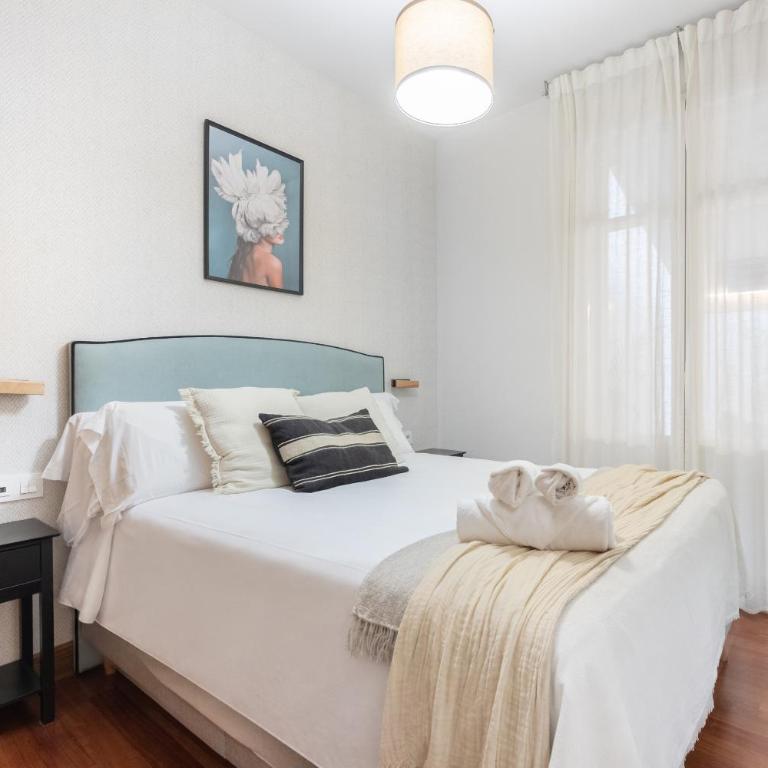 Live Old Town Bilbao - Three-Bedroom Superior Apartment - 2