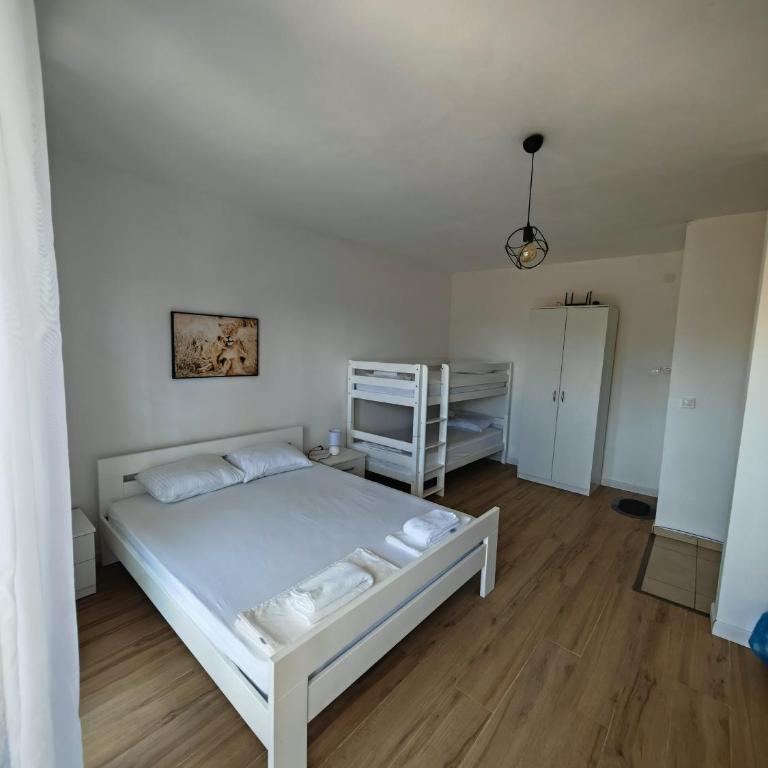 White apartments - Četvorokrevetna Soba s Terasom - 7