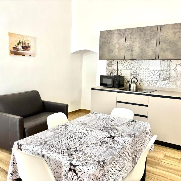 Nicolaus 204 Central Apartments - One-Bedroom Apartment - 3
