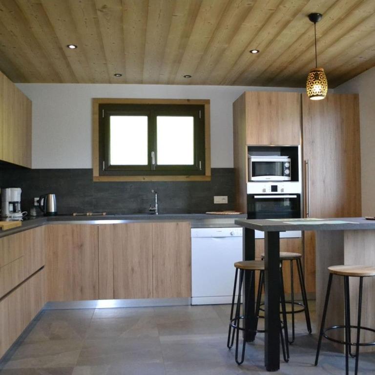 Chalet 3 chambres, balcon, parking, animaux admis, 8 pers. - FR-1-676-72 - Appartement - 1