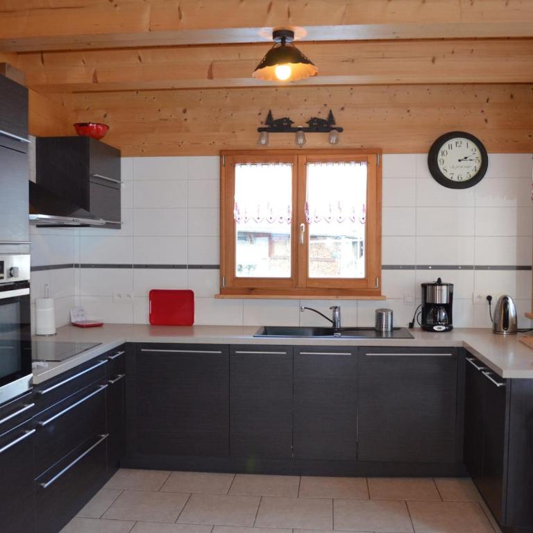 Chalet spacieux à Châtel, 12 pers., 3 chambres, proche remontées Linga, WiFi, balcon et garage - FR-1-676-74 - Chalet - 3