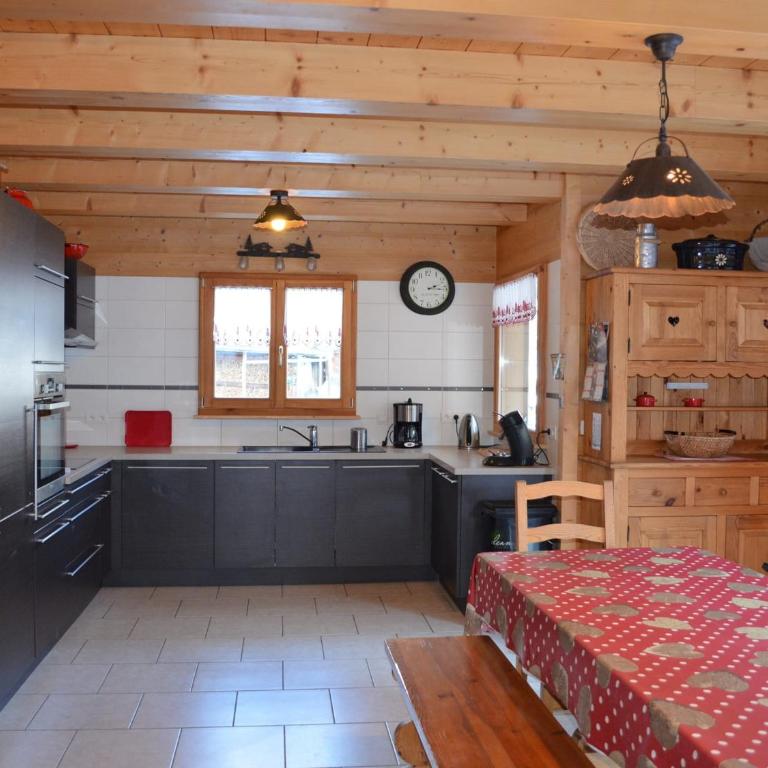 Chalet spacieux à Châtel, 12 pers., 3 chambres, proche remontées Linga, WiFi, balcon et garage - FR-1-676-74 - Chalet - 4